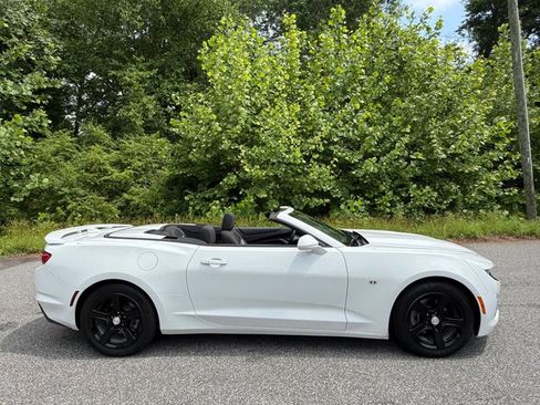 Used 2023 Chevrolet Camaro LT RWD image 5
