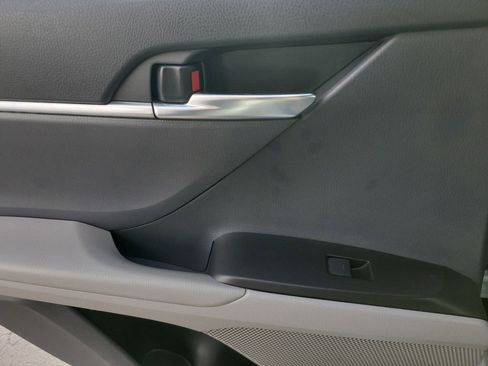 Used 2021 Toyota Camry SE image 8