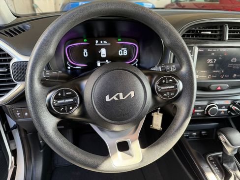 Used 2025 Kia Soul LX w/ LX Technology Package image 25
