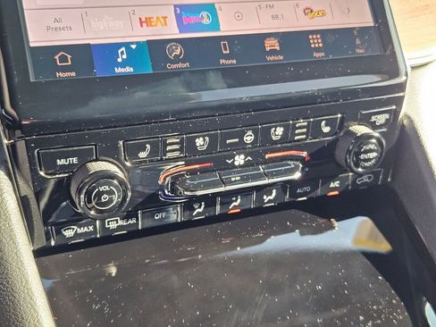 New 2025 Jeep Grand Cherokee Summit w/ Obsidian Package image 33