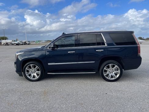 Used 2020 Cadillac Escalade Luxury RWD image 8