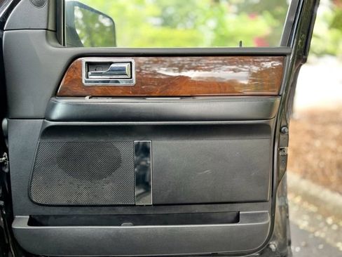 Used 2017 Lincoln Navigator L Select image 25