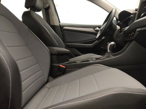 Used 2025 Volkswagen Jetta SE FWD image 21