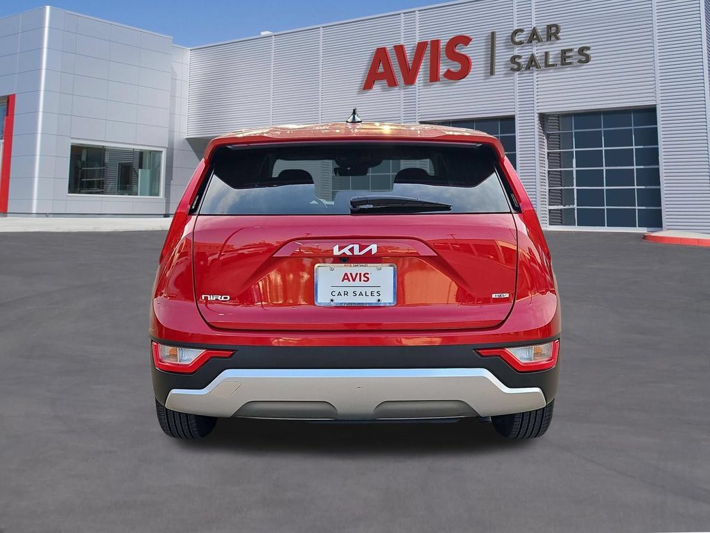 Used 2025 Kia Niro LX FWD image 7