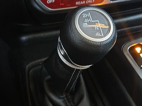 Used 2025 Jeep Wrangler Unlimited Rubicon image 26