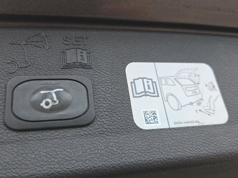 Used 2017 Ford Escape Titanium image 25