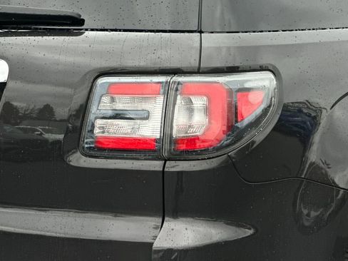 Used 2017 GMC Acadia Limited SLT image 28