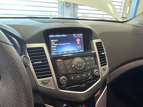 Used 2016 Chevrolet Cruze LT FWD image 4