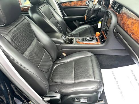 Used 2008 Jaguar XJ8 image 19