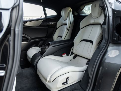 Used 2024 Ferrari Purosangue image 40