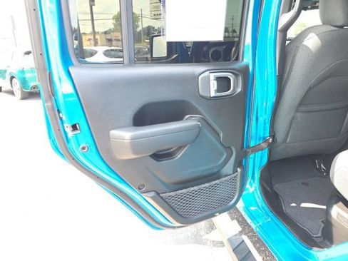 Used 2024 Jeep Wrangler Unlimited w/ Convenience Group AWD/4WD image 26