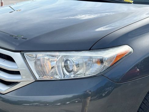 Used 2012 Toyota Highlander Limited w/ Tow Pkg AWD/4WD image 9