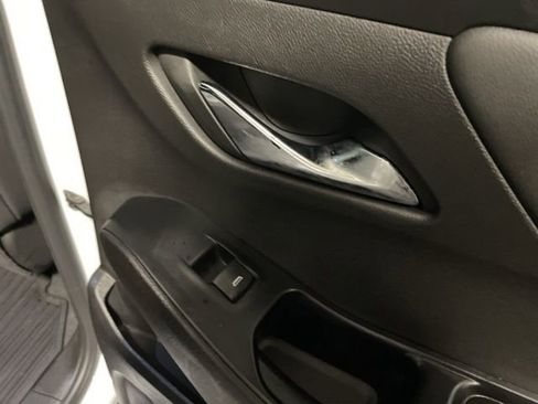 Used 2023 Chevrolet Traverse LT image 52