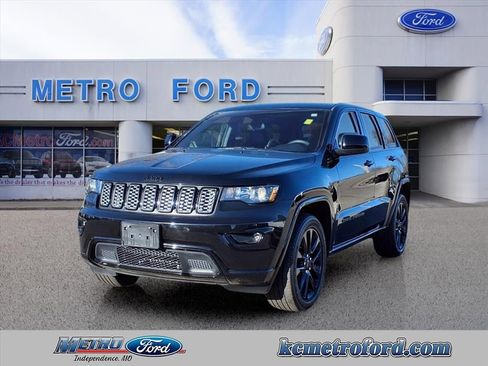 Used 2021 Jeep Grand Cherokee Laredo X image 8