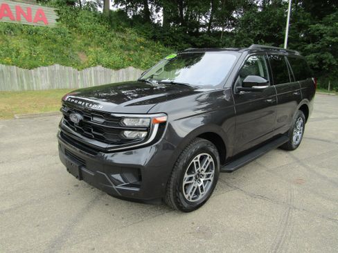 Used 2025 Ford Expedition Active AWD/4WD image 8