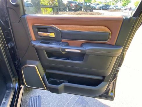 Used 2024 RAM 2500 Limited AWD/4WD image 36