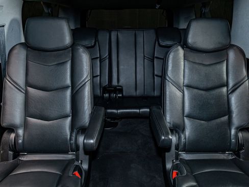 Used 2020 Cadillac Escalade ESV Premium Luxury image 22