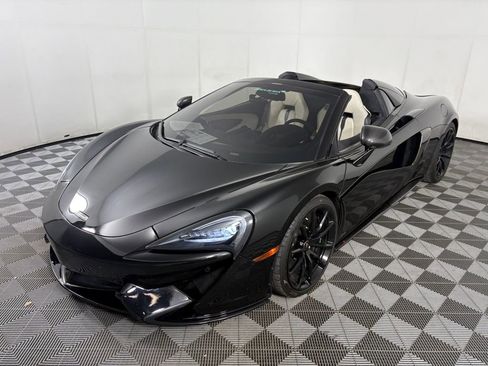 Used 2018 McLaren 570S Spider image 28