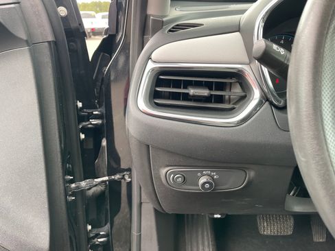 Used 2023 Chevrolet Equinox LS image 15