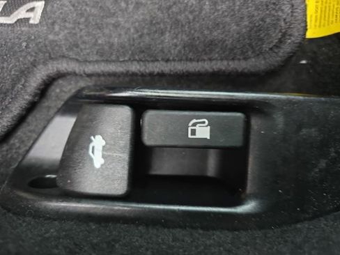 Used 2021 Toyota Corolla SE image 13