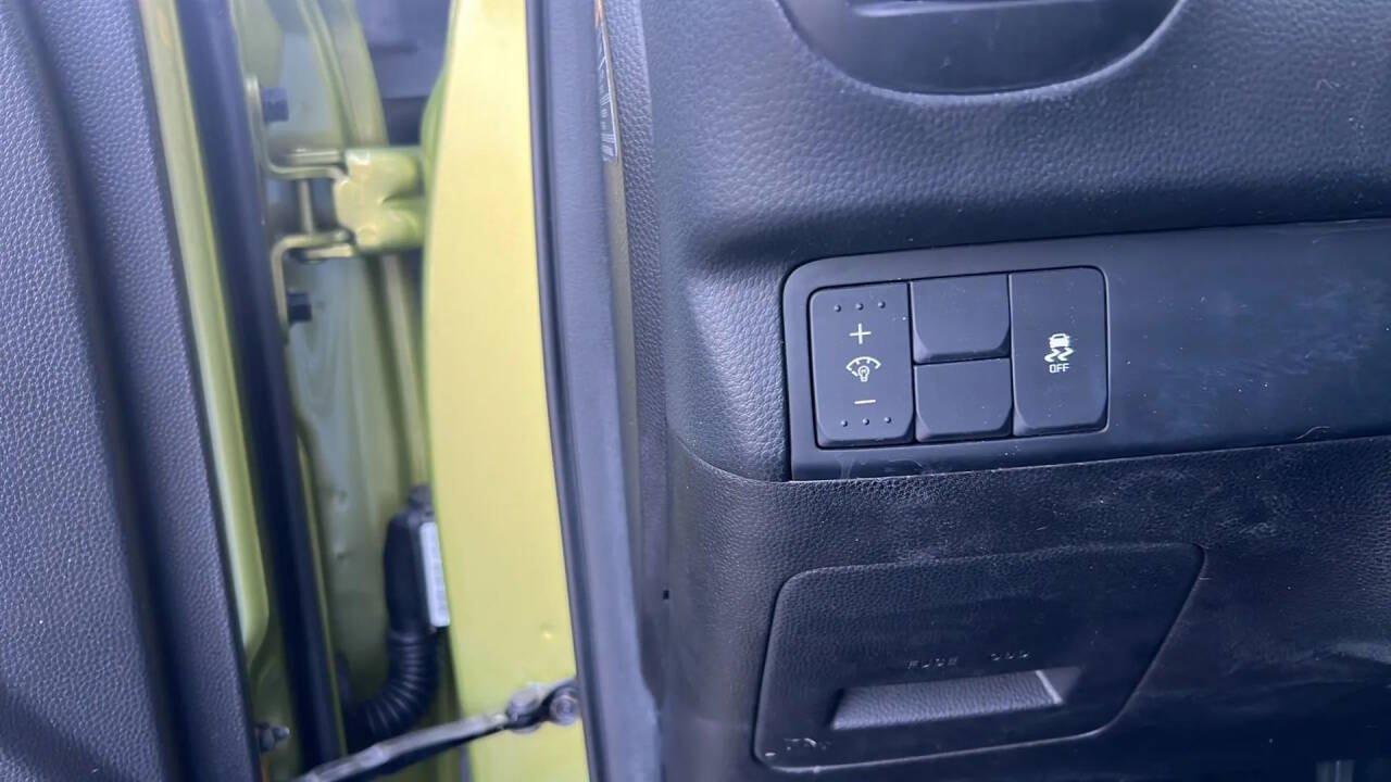 Used 2015 Kia Soul FWD image 15