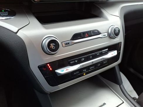 Certified 2021 Ford Explorer XLT image 25