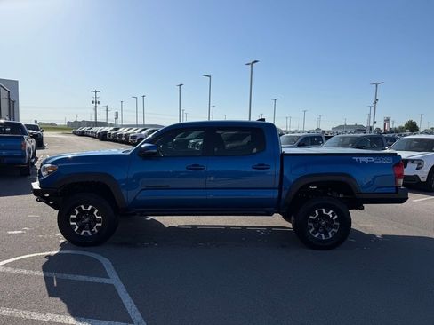 Used 2017 Toyota Tacoma TRD Off-Road w/ Tow Package (A/T) image 21