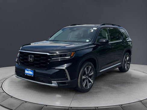 Certified 2023 Honda Pilot Touring image 7