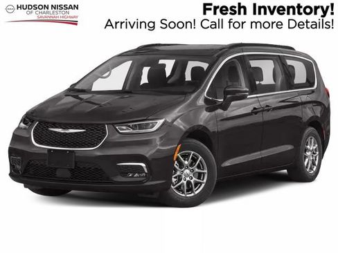 Used 2025 Chrysler Pacifica Select FWD image 1