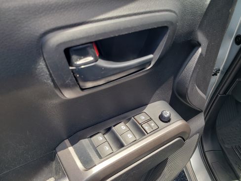 Used 2023 Toyota Tacoma SR5 AWD/4WD image 18