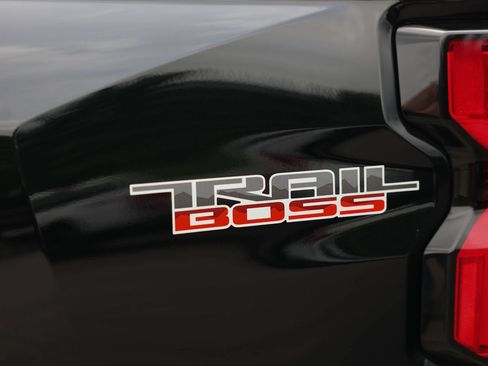 Used 2024 Chevrolet Colorado Trail Boss w/ Advanced Trailering Package AWD/4WD image 28
