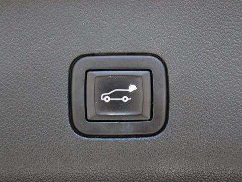 Used 2021 Chevrolet Suburban High Country w/ Premium Package image 12