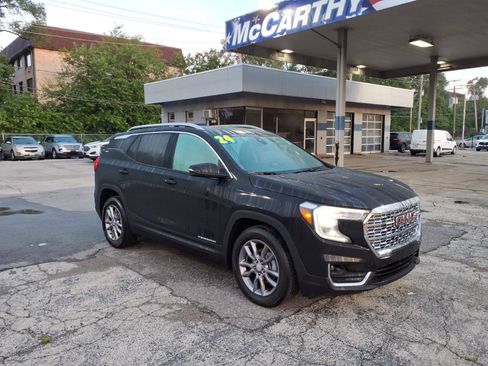 Used 2024 GMC Terrain SLT FWD image 1