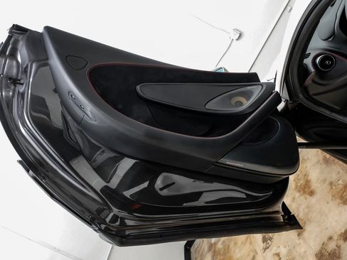 Used 2017 McLaren 570S Coupe image 37