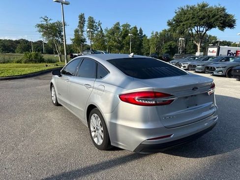 Used 2019 Ford Fusion SE FWD image 4