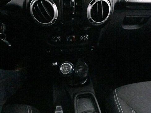 Used 2015 Jeep Wrangler Unlimited Sahara w/ Dual Top Group AWD/4WD image 26