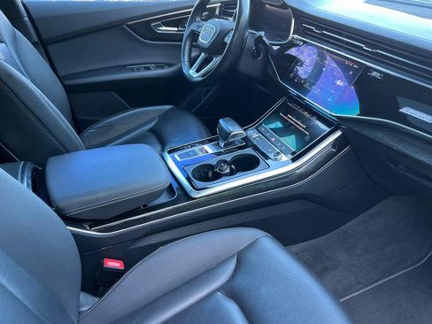 Used 2019 Audi Q8 Premium Plus w/ Premium Plus AWD/4WD image 17
