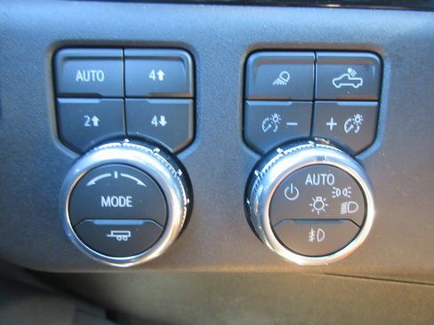 New 2026 GMC Sierra 3500 SLE w/ SLE Value Package image 17