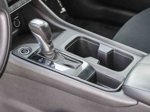 Used 2024 Nissan Sentra S image 21