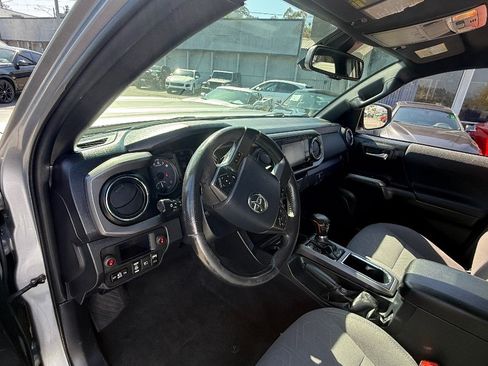 Used 2019 Toyota Tacoma TRD Sport AWD/4WD image 13
