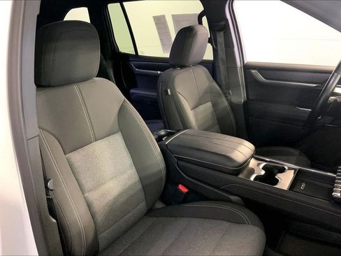 Used 2025 GMC Acadia Elevation AWD/4WD image 32