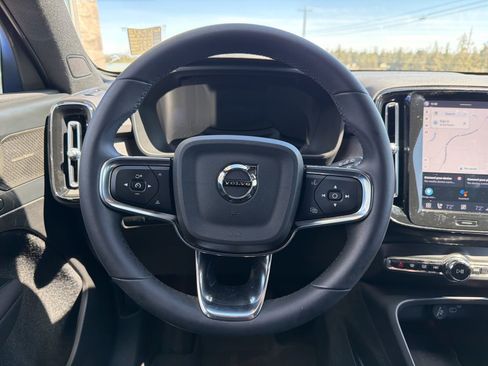 Used 2023 Volvo XC40 Recharge Ultimate w/ Protection Package Premier AWD/4WD image 11