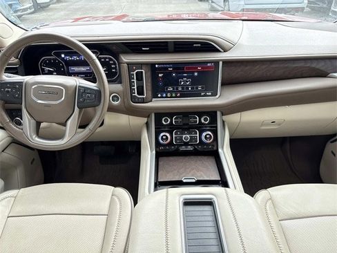 Used 2021 GMC Yukon Denali w/ Denali Premium Package image 16