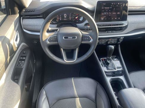 Certified 2025 Jeep Compass Latitude w/ Sun & Sound Group AWD/4WD image 16