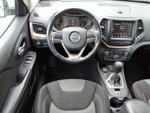 Used 2014 Jeep Cherokee Latitude AWD/4WD image 8
