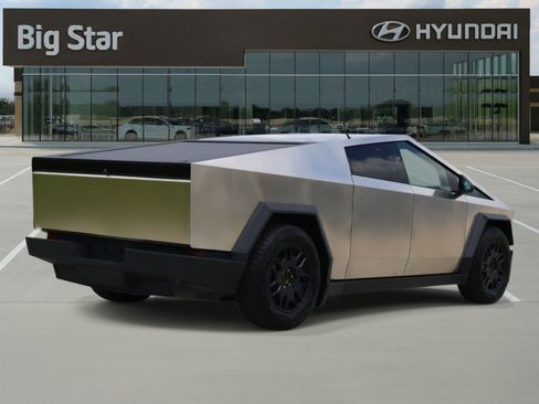 Used 2025 Tesla Cybertruck AWD Crew Cab image 4