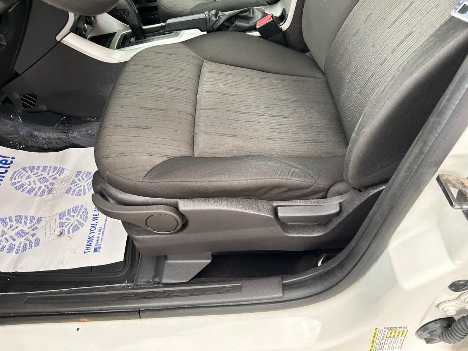 Used 2010 Ford Focus SE FWD image 11