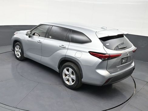 Used 2020 Toyota Highlander L FWD image 15