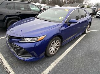 Used 2018 Toyota Camry LE video 3