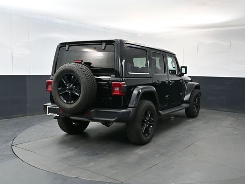 Used 2022 Jeep Wrangler Unlimited Sahara AWD/4WD image 5